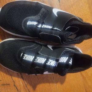 Nike 13.5 black slide on
